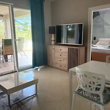 Atrium Apartment *