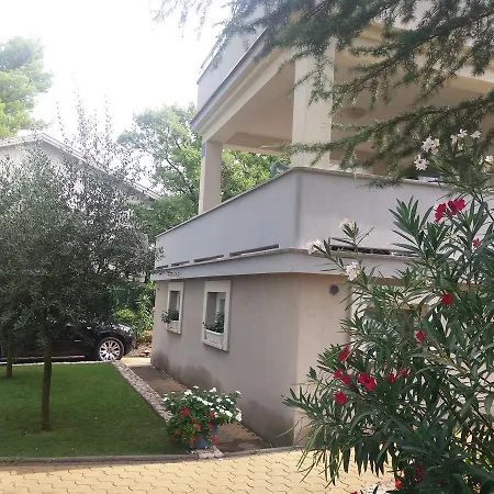 Atrium Apartment *